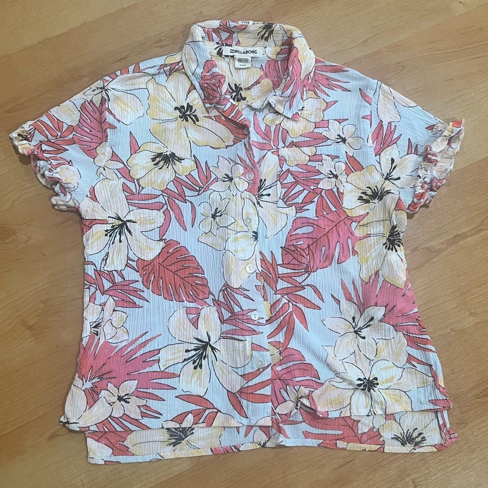 Billabong Floral Button-Up Shirt. Girls YM. Very Good Condition.